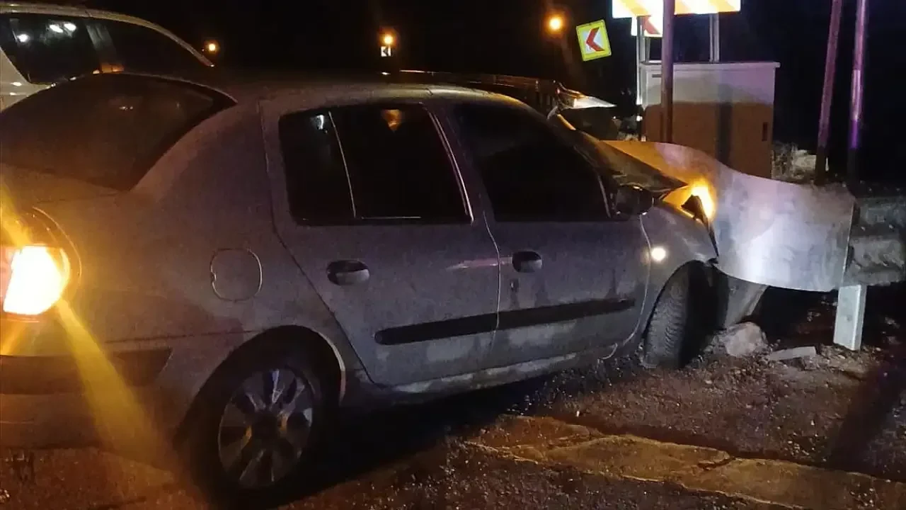 Seydişehir’de Otomobil Bariyerlere Çarptı: 4 Yaralı