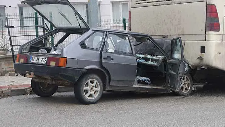 Konya’da Otomobil Park Halindeki Otobüse Çarptı: 1 Yaralı