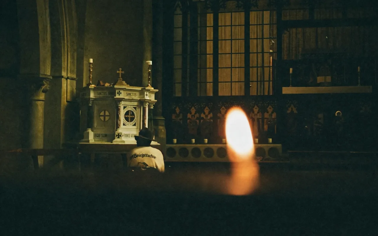 Şam’ın “HARAM” Albümünde Tartışma Yaratan Kapak: Yemenli Vaiz Detayı