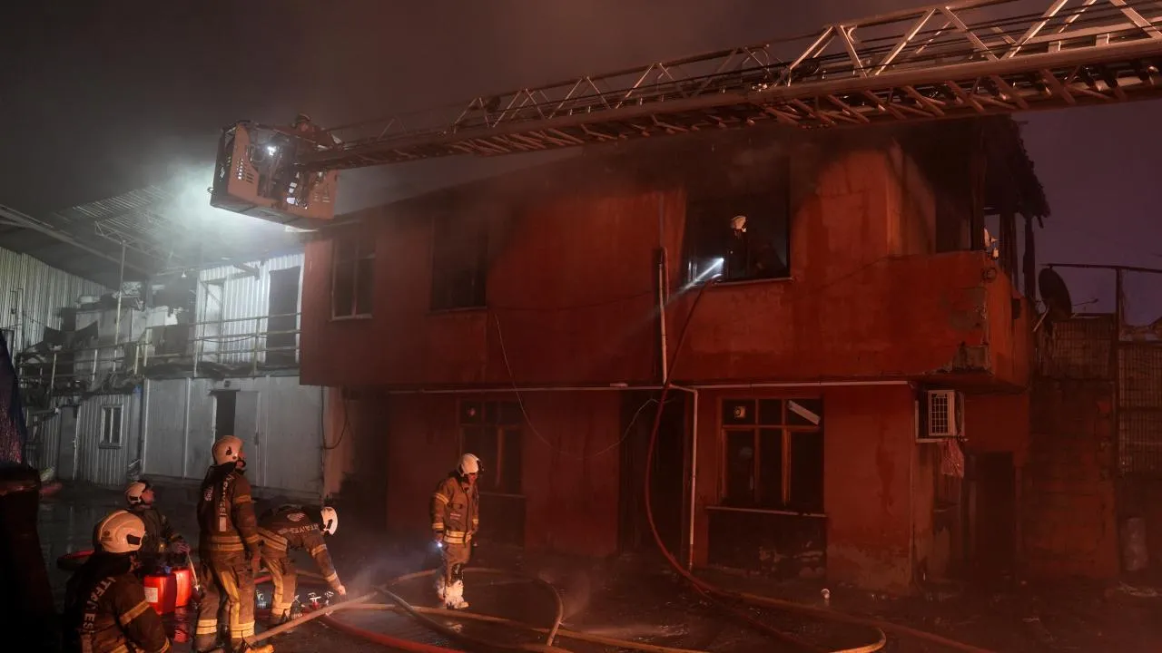 Trafo Yangını Faciaya Dönüştü! Alevler Kömür Deposuna Sıçradı