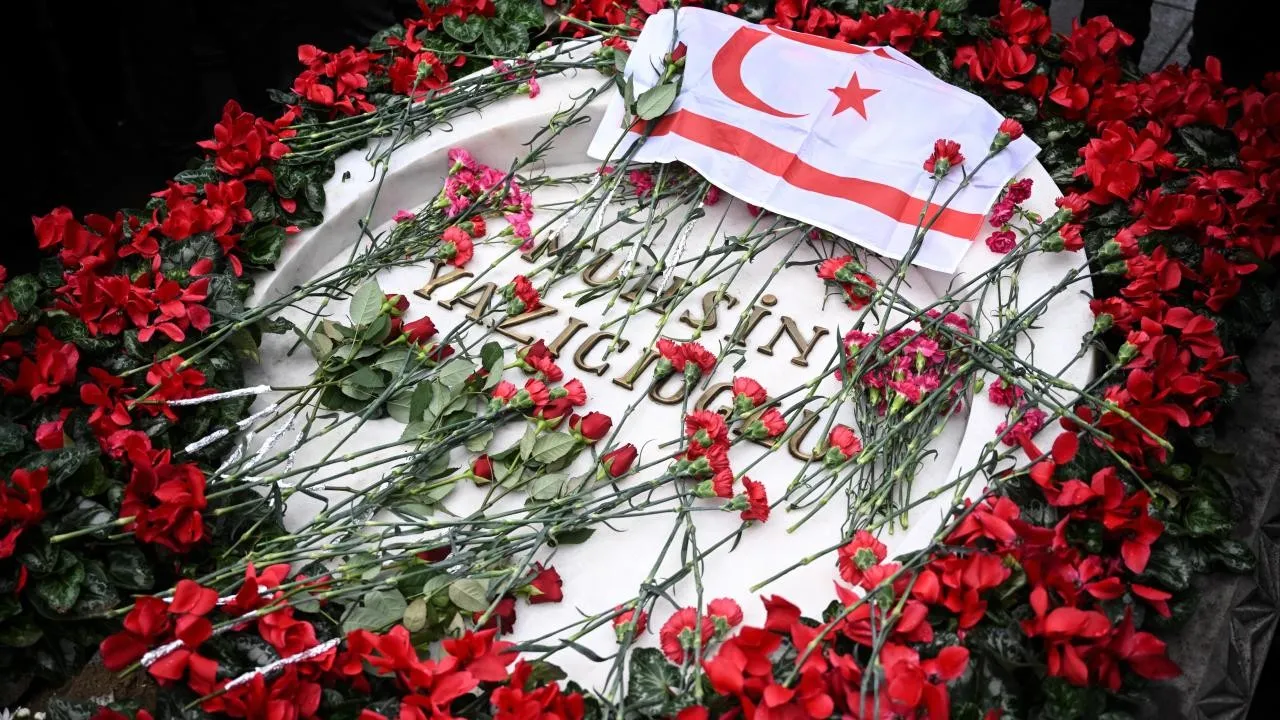 MUHSİN YAZICIOĞLU KABRİ BAŞINDA ANILDI