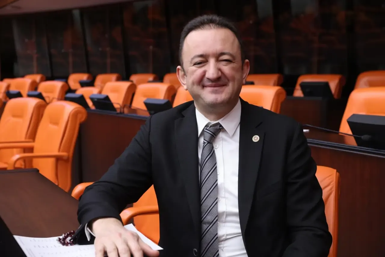 CHP’Lİ BEKTAŞ’TAN SERT ÇIKIŞ: “İKTİDAR MAGAZİN YAPMAYI BIRAKSIN”