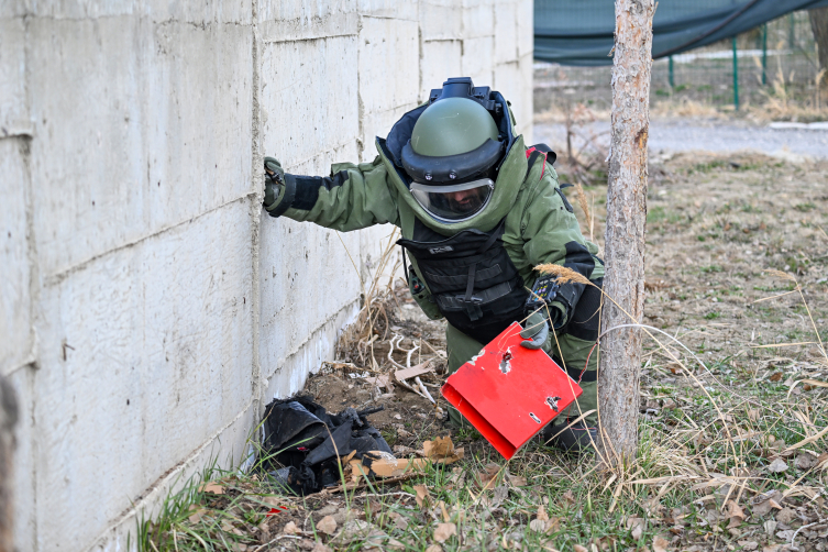 Bomba İmha Uzmanlarının Nefes Kesen Görevi!