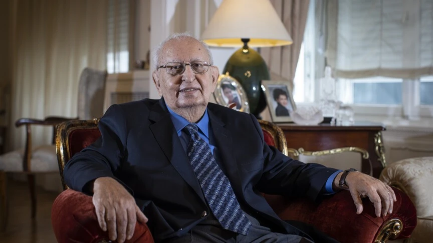 TÜRK SİYASETİNİN DUAYEN İSMİ HÜSAMETTİN CİNDORUK HAYATINI KAYBETTİ