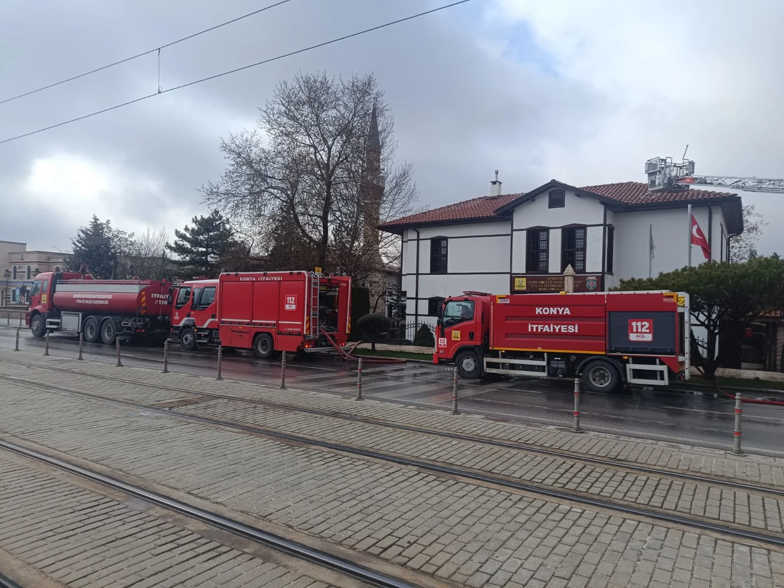 KONYA’DA DERNEK BİNASINDA YANGIN PANİĞİ: BİNA TAHLİYE EDİLDİ