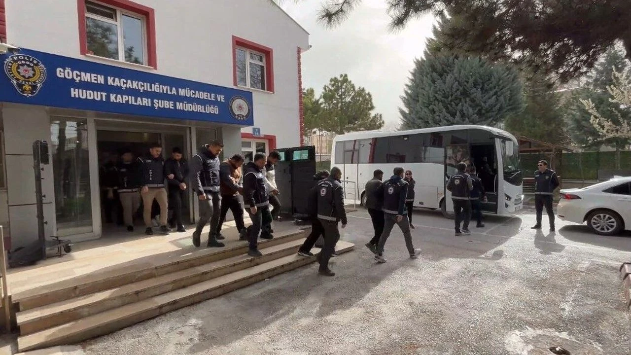 Konya Merkezli Operasyonda Yakalanan Düzensiz Göçmenler Sınır Dışı Sürecine Alındı