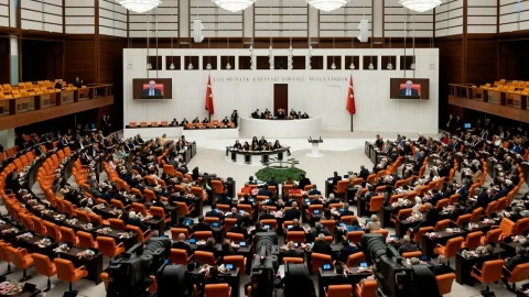 OKULLARDAKİ ŞİDDET TBMM GÜNDEMİNDE: YENİ ÖNLEMLER MASADA