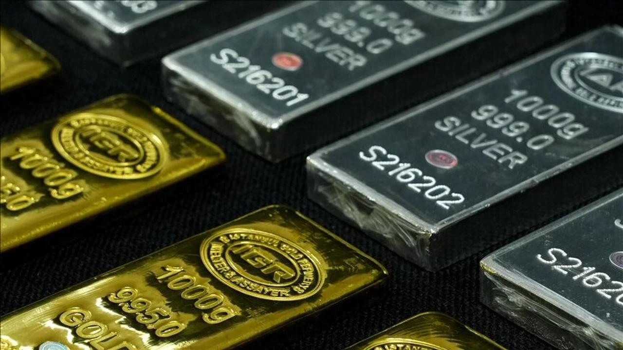 Altın ve Gümüşte İbre Yukarıda: Küresel Veriler Fiyatları Destekledi