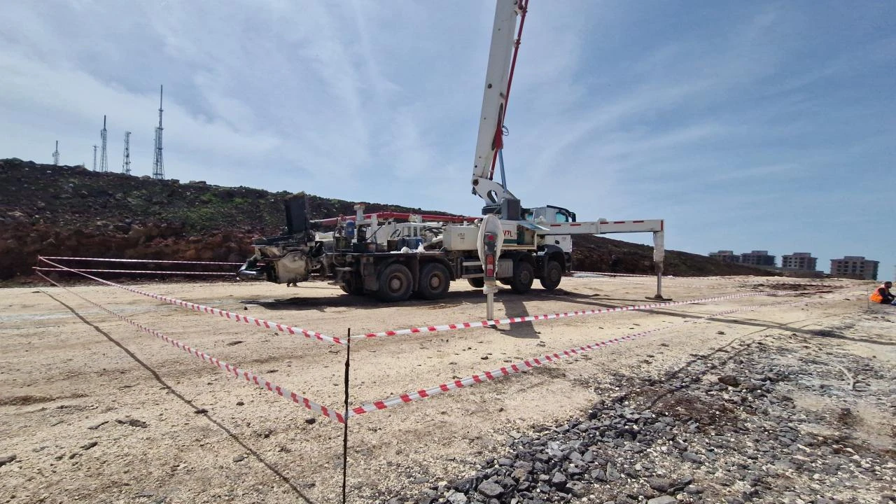 İNŞAATTA ELEKTRİK AKIMINA KAPILAN 2 İŞÇİDEN BİRİ HAYATINI KAYBETTİ