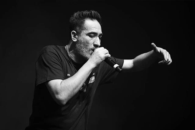 OKUL SALDIRILARI SONRASI SAGOPA KAJMER’DEN DUYARLILIK HAMLESİ: 3 ŞEHİRDEKİ KONSERLER İPTAL