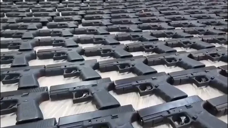 2 İlde Düzenlenen Operasyonda Binlerce Silah ve Parça Ele Geçirildi