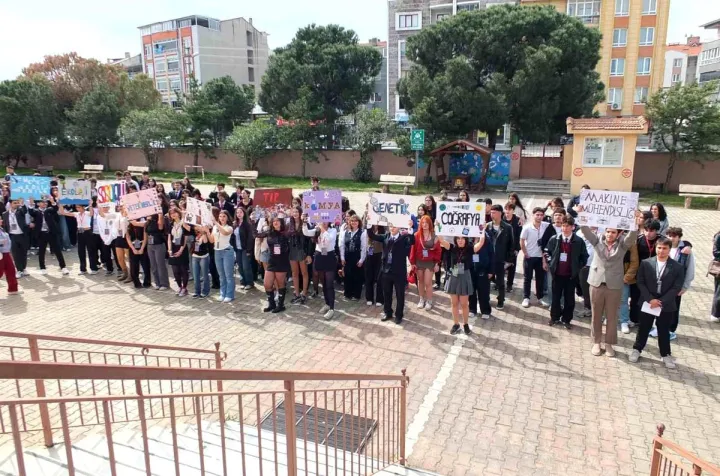 Burhaniye’de Geleneksel Çalıştay: Öğrenciler ve Akademisyenler Bir Araya Geldi