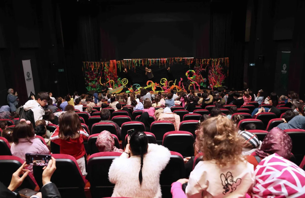 Karatay’da Çocuklara Tiyatro Etkinliği: Minikler Sahneyle Buluştu