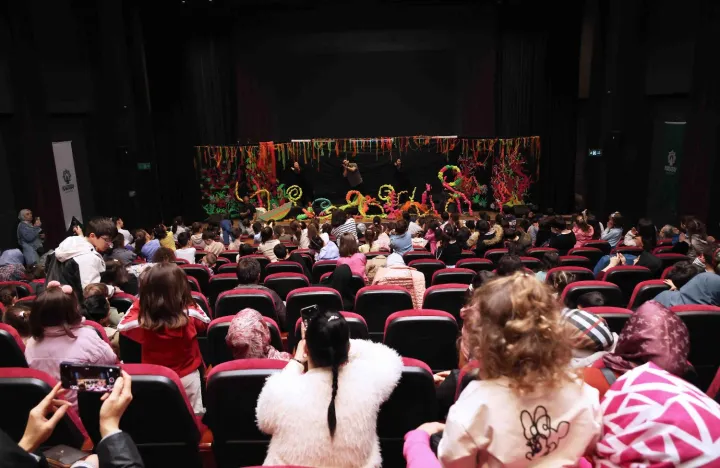 Karatay’da Çocuklara Tiyatro Etkinliği: Minikler Sahneyle Buluştu