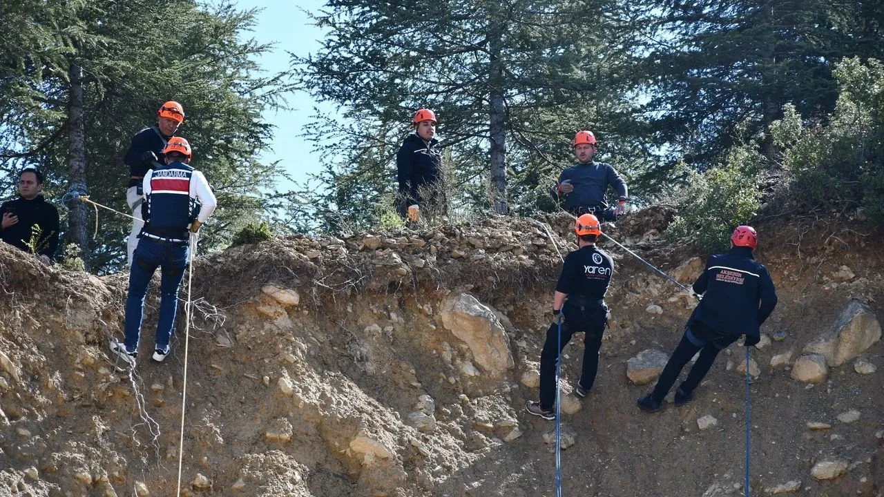 Konya Akşehir’de Kritik Tatbikat: Yaralı Yüksekten İple Kurtarıldı