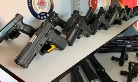 Eş zamanlı baskın: 10 AK-47 şarjörü ve yüzlerce mermi yakalandı