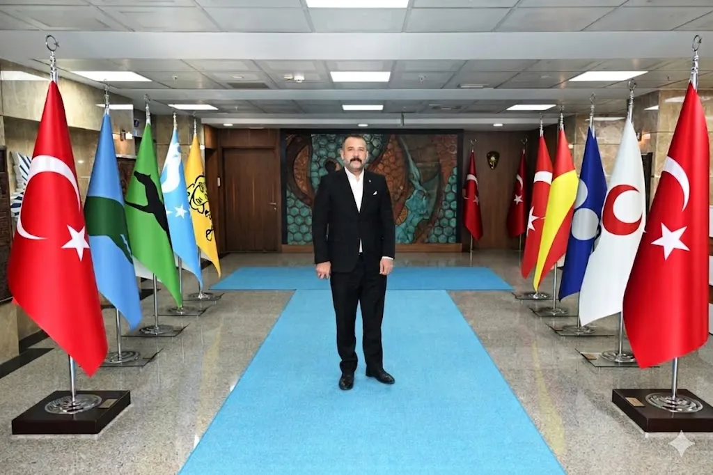 İş İnsanı Ahmet Ateş’ten 23 Nisan Mesajı: Gelecek Çocukların Ellerinde Yükselecek