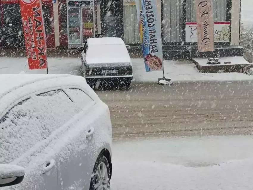 Sarıcakaya’da Nisan Ayında Kar Yağdı Vatandaşlar Kar Eğlencesi Yaşadı