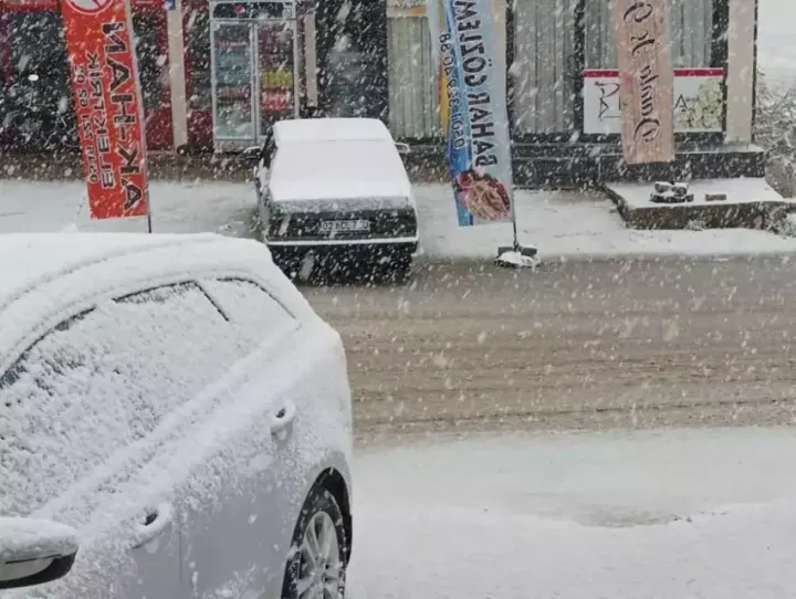 Sarıcakaya’da Nisan Ayında Kar Yağdı Vatandaşlar Kar Eğlencesi Yaşadı