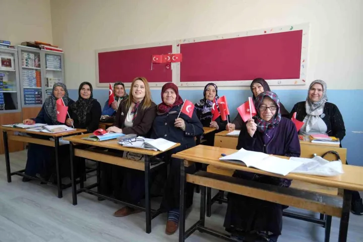 Niğde’de Kadınlar Okuma Yazma Kurslarıyla Yeni Bir Başlangıç Yapıyor