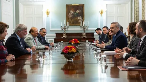 Dışişleri Bakanı Hakan Fidan, İngiltere Parlamentosu Üyeleriyle Görüştü