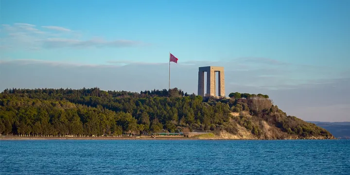 Çanakkale’de 111. Yıl Anması: Şehitler Abidesi’nde Duygu Dolu Tören