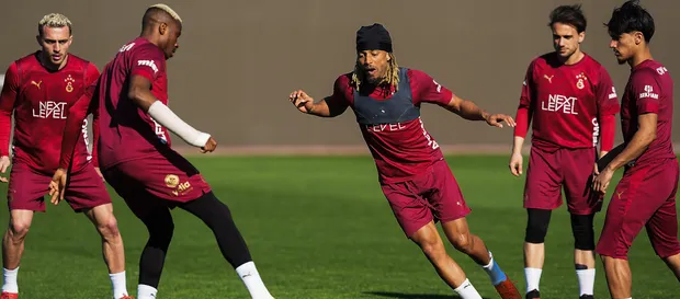 Dev Derbi Öncesi Son Prova! Galatasaray Ve Fenerbahçe Hazırlıklarını Tamamladı