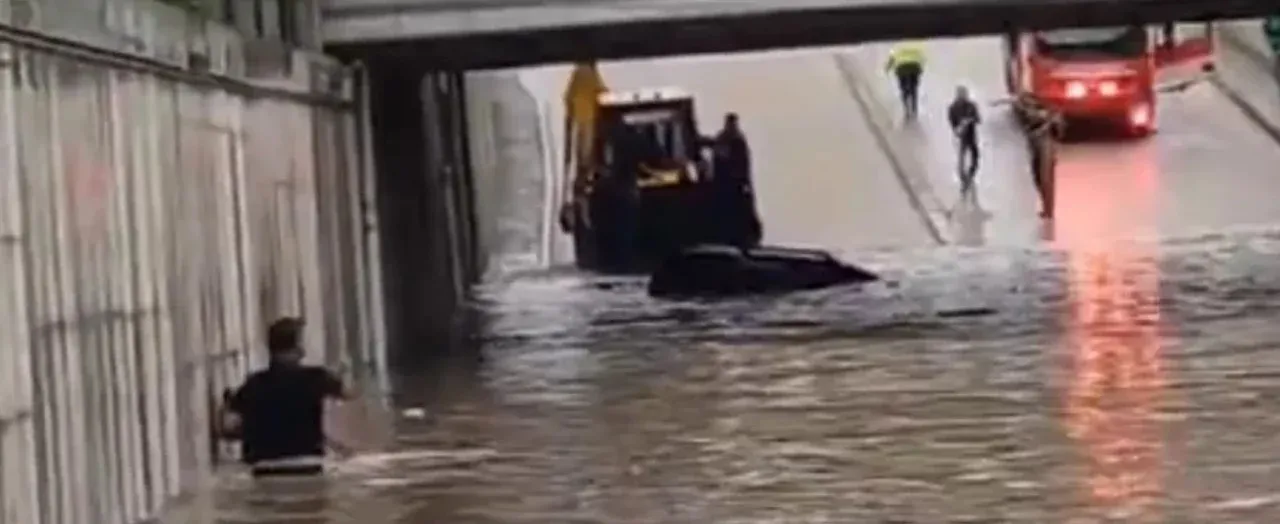 Şiddetli Yağış Hayatı Felç Etti: Elazığ’da Alt Geçitte Korku Dolu Anlar