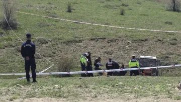 Traktör Dere Yatağına Devrildi: 1 Ölü, 3 Yaralı