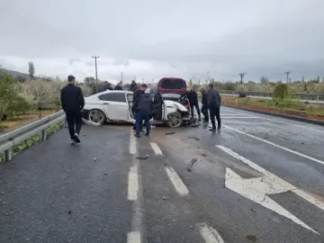 Akşehir’de feci çarpışma! Aynı araçtaki aile yaralandı