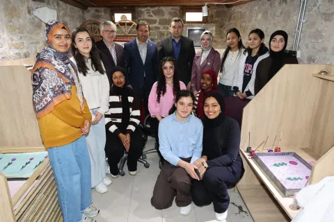 Karatay’da Renkli Buluşma! 48 Ülkenin Öğrencileri Sanatla Aynı Çatı Altında