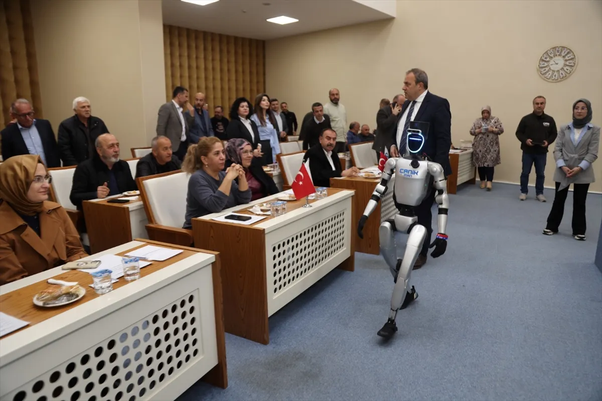 CANİKMAN Meclis Toplantısında: İnsansı Robot Soruları Yanıtladı