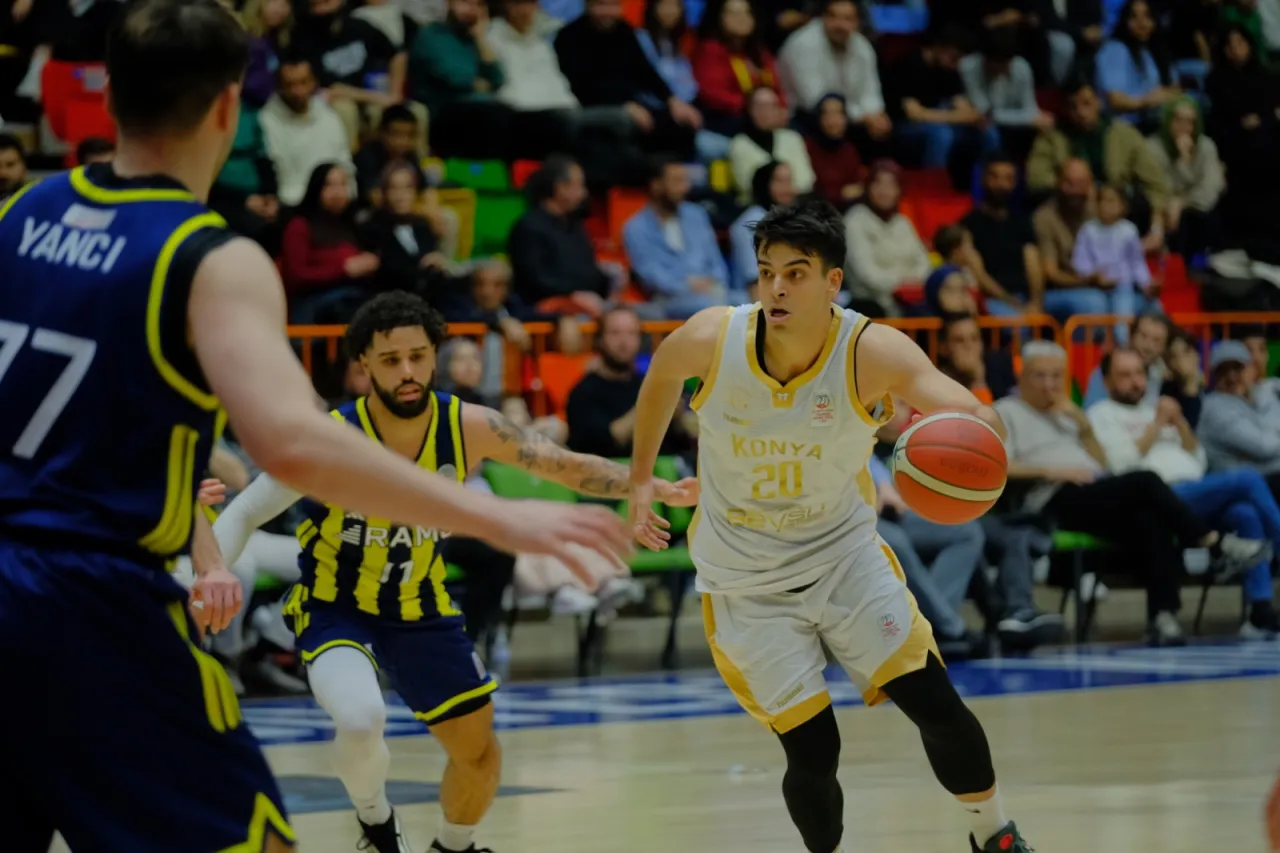 Konya Büyükşehir, Fenerbahçe Koleji’ni Geçerek Yarı Finale Yükseldi