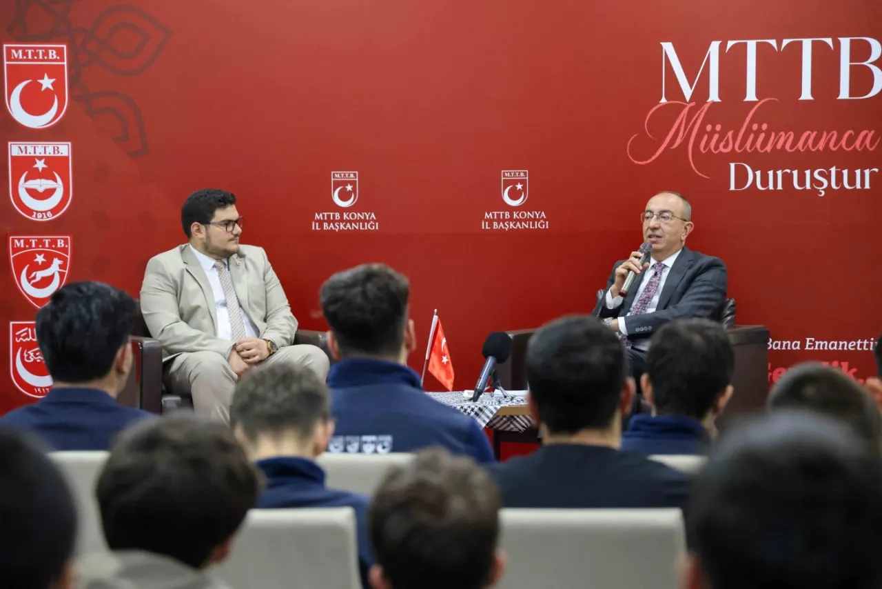 Mustafa Kavuş, “Gençlikte Muhabbet Var” Programında Gençlerle Buluştu