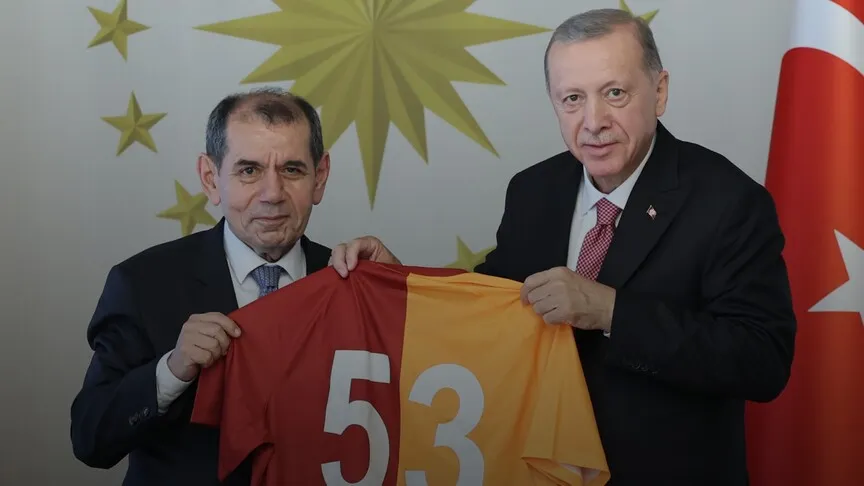 Cumhurbaşkanı Erdoğan, Galatasaray Başkanı Özbek ve Teknik Direktör Buruk’u Tebrik Etti