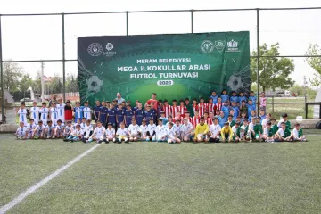 Meram’da Minik Futbolcular Sahada! Geleneksel Turnuvada Büyük Heyecan Başladı