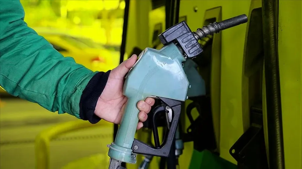 Benzine 1 Liradan Fazla Zam Geliyor: Tarih Netleşti