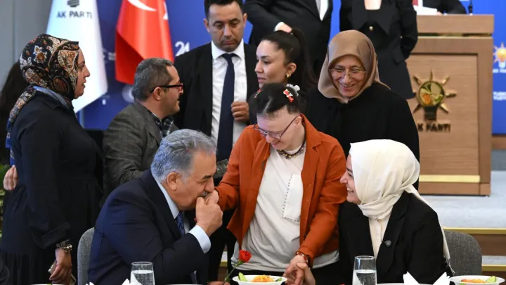 AK Parti’den Engelliler Haftası’na Özel “Anne Yüreği” Programı