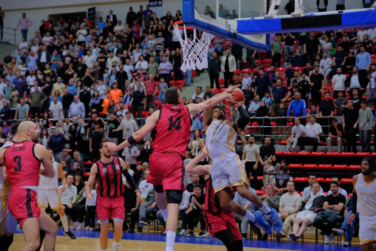 Konya Büyükşehir Belediyespor, Gaziantep Basketbol’u Mağlup Ederek Seriyi 1-1’e Taşıdı