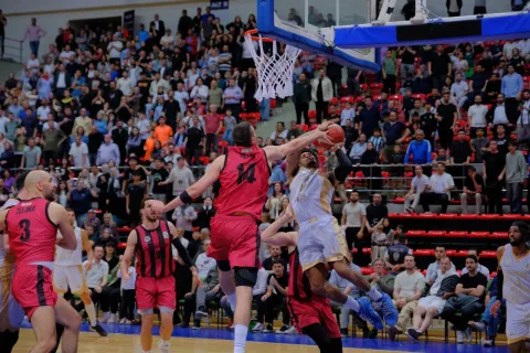 Konya Büyükşehir Belediyespor, Gaziantep Basketbol’u Mağlup Ederek Seriyi 1-1’e Taşıdı