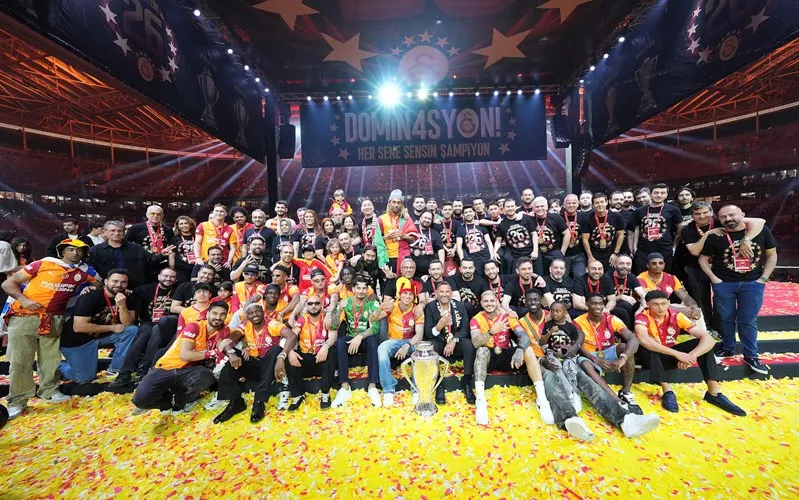 RAMS Park’ta Tarihi Gece! Galatasaray 26. Şampiyonluk Kupasını RAMS Park’ta Taraftarıyla Kaldırdı