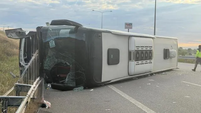 İstanbul-İzmir Otoyolu’nda Yolcu Otobüsü Devrildi: Balıkesir’de 25 Yaralı