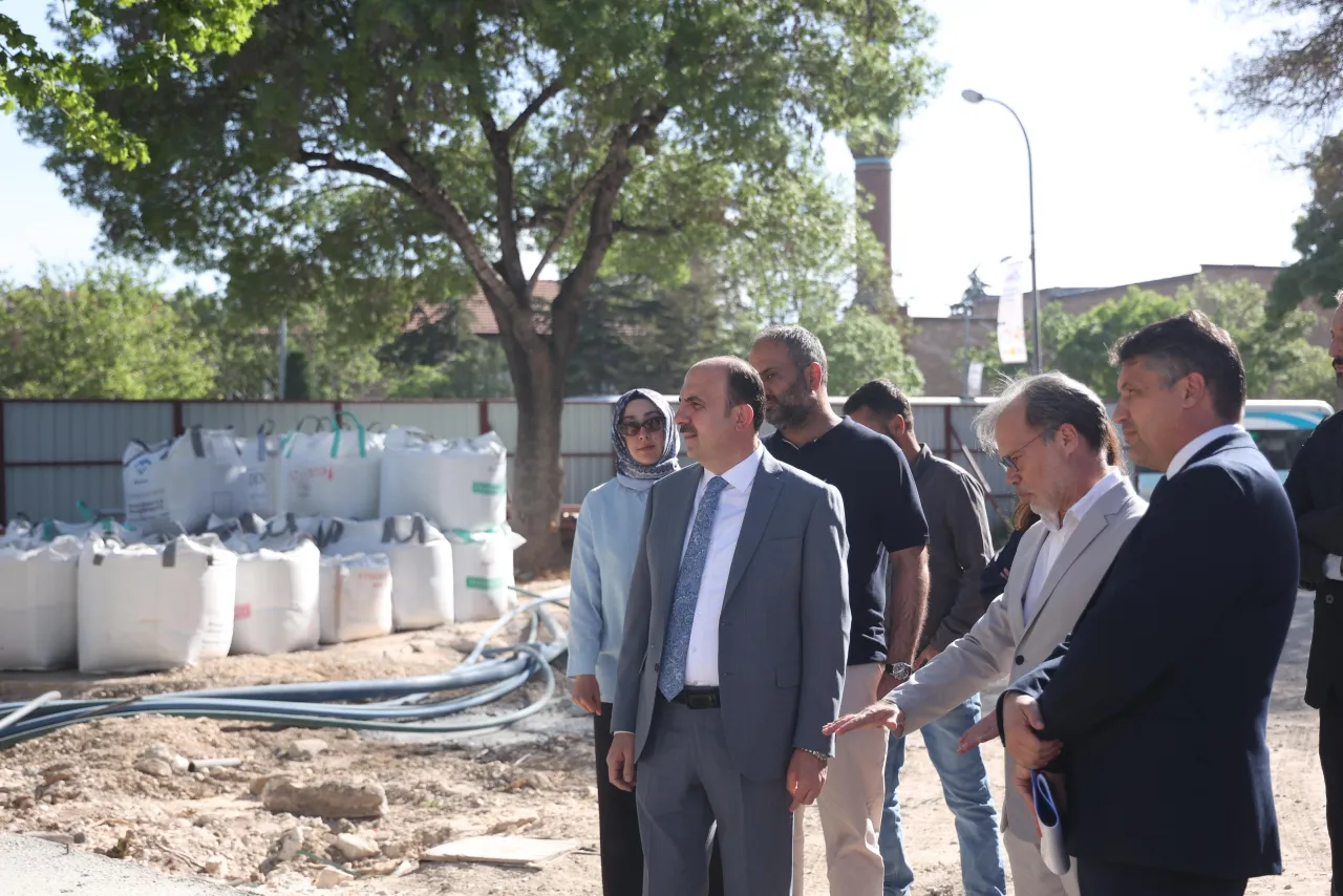 BAŞKAN ALTAY, MEVLANA CADDESİ’NDEKİ YENİLEME ÇALIŞMALARINI İNCELEDİ