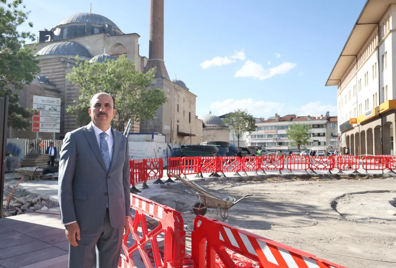 Konya’nın Kalbi Yenileniyor: Mevlana Caddesi Baştan Sona Dönüşüyor