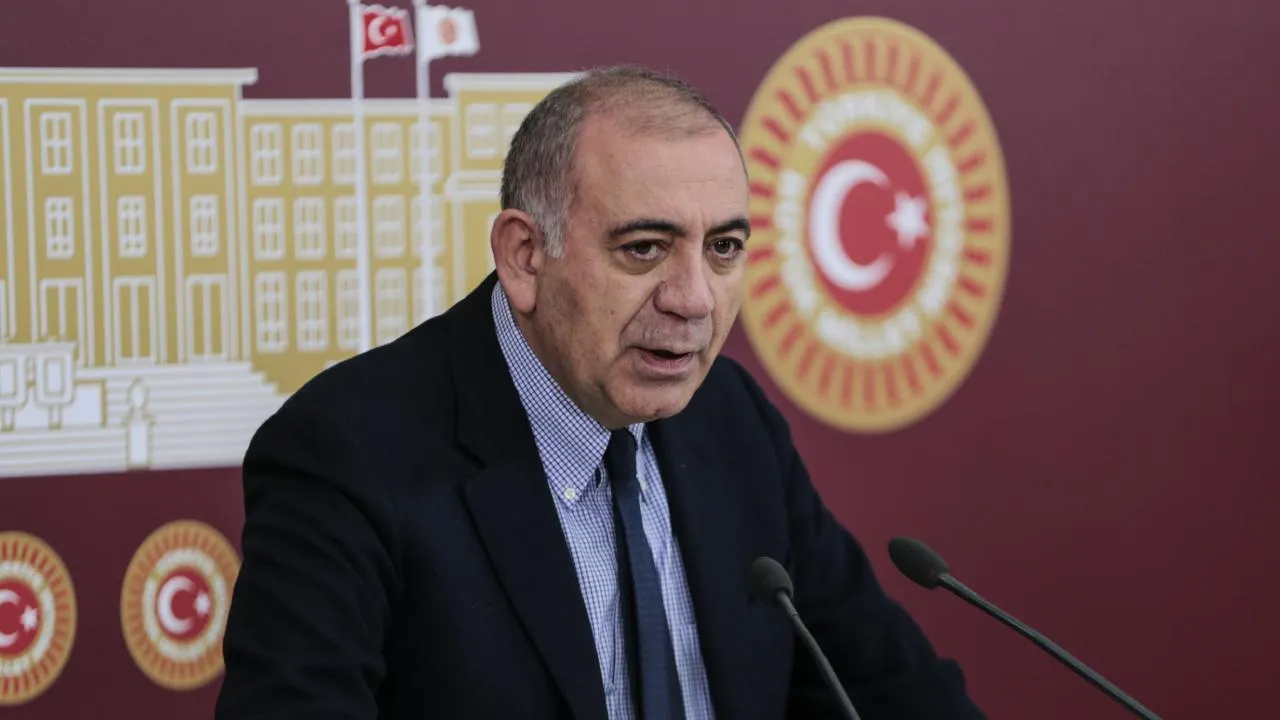 Gürsel Tekin CHP İstanbul İl Başkanlığı Görevinden Alındı: Yerine Yeni Atama