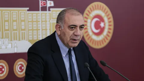 Gürsel Tekin CHP İstanbul İl Başkanlığı Görevinden Alındı: Yerine Yeni Atama