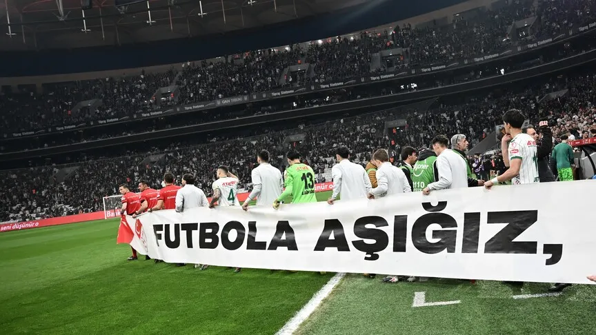 TFF’den Yeni Karar: Maçlarda Pankartla Çıkış Uygulaması Kaldırıldı