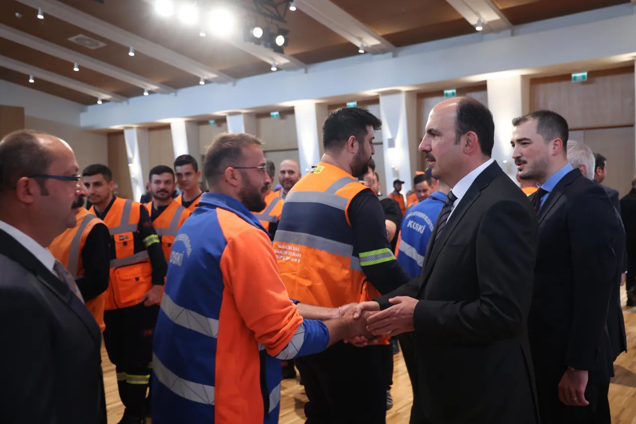 Başkan Altay, Büyükşehir ve KOSKİ Personeliyle Bayramlaştı: “Konya İçin 7/24 Görev Başındayız”
