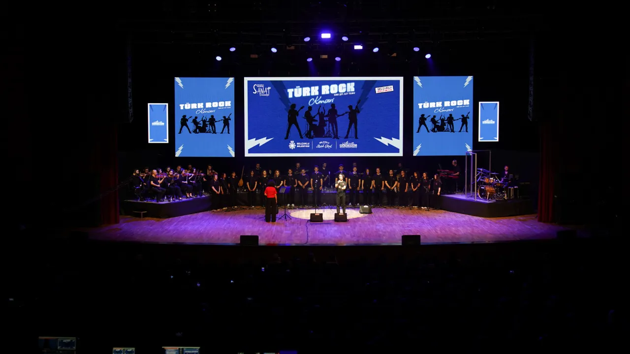 Selçuklu Belediyesi Sanat Akademisi Gençleri Tiyatro ve Konserle Sanatseverlerle Buluştu
