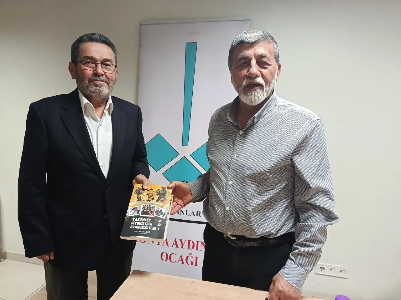 Eğitimci Mustafa Dündar Konya Aydınlar Ocağı’nda Kadim Kavimler ve Dünya Merkezinin Tarihini Anlattı